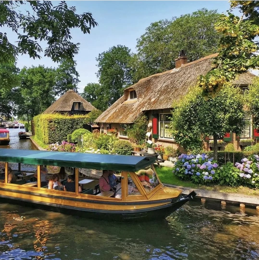 Boats in Giethoorn